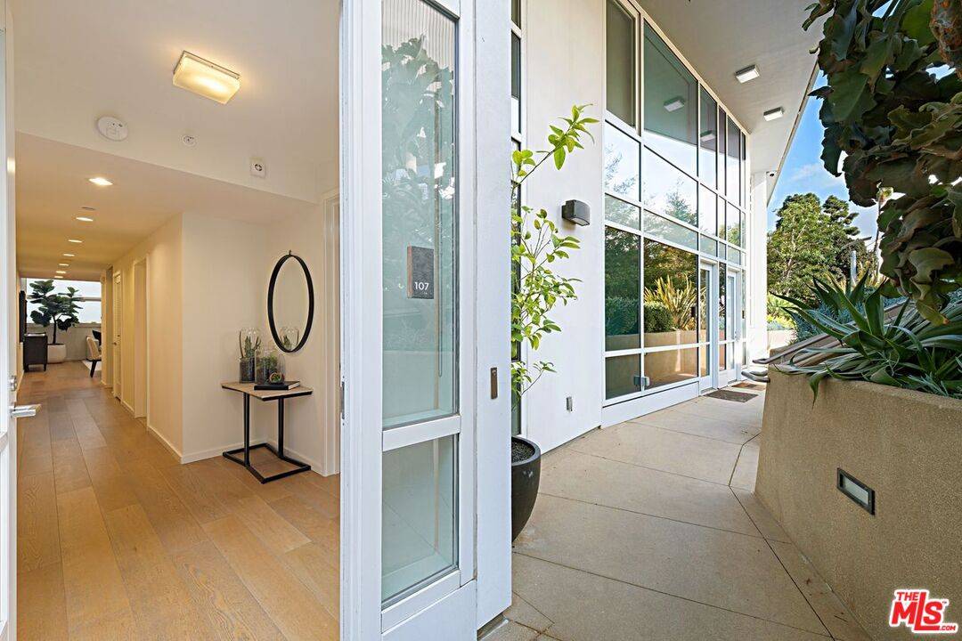 1705   Ocean Ave 2BR Santa Monica La