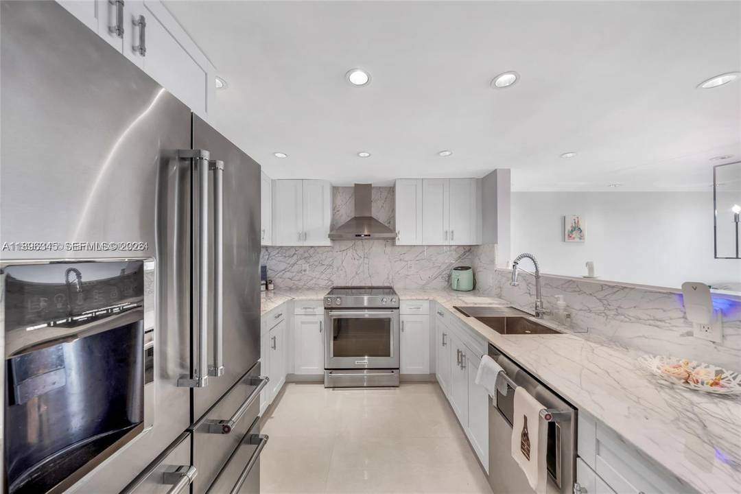 Oversized and fully remodeled 1 bdr 1.