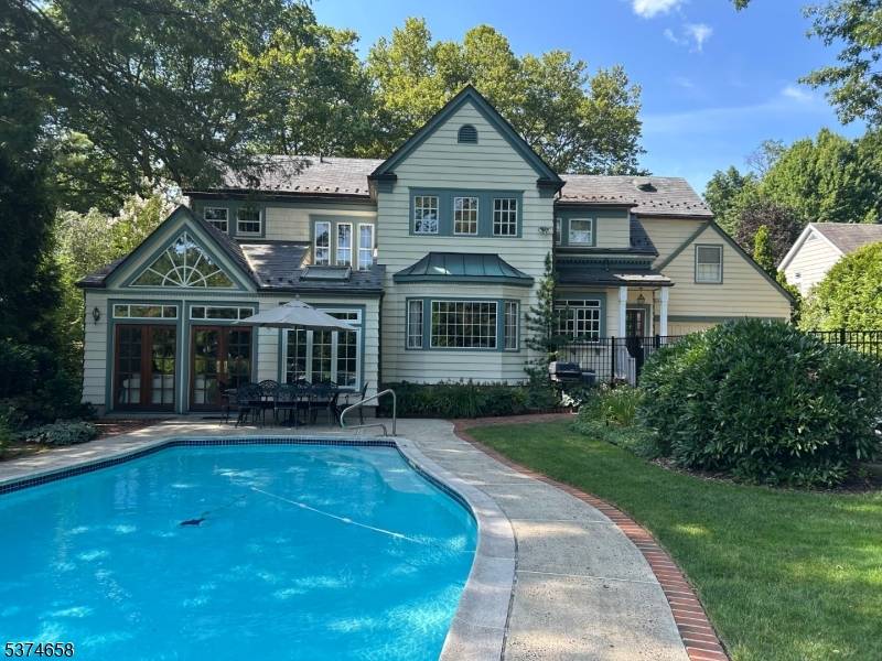 A rare opportunity to own a true Summit classic in a highly desirable Northside location.