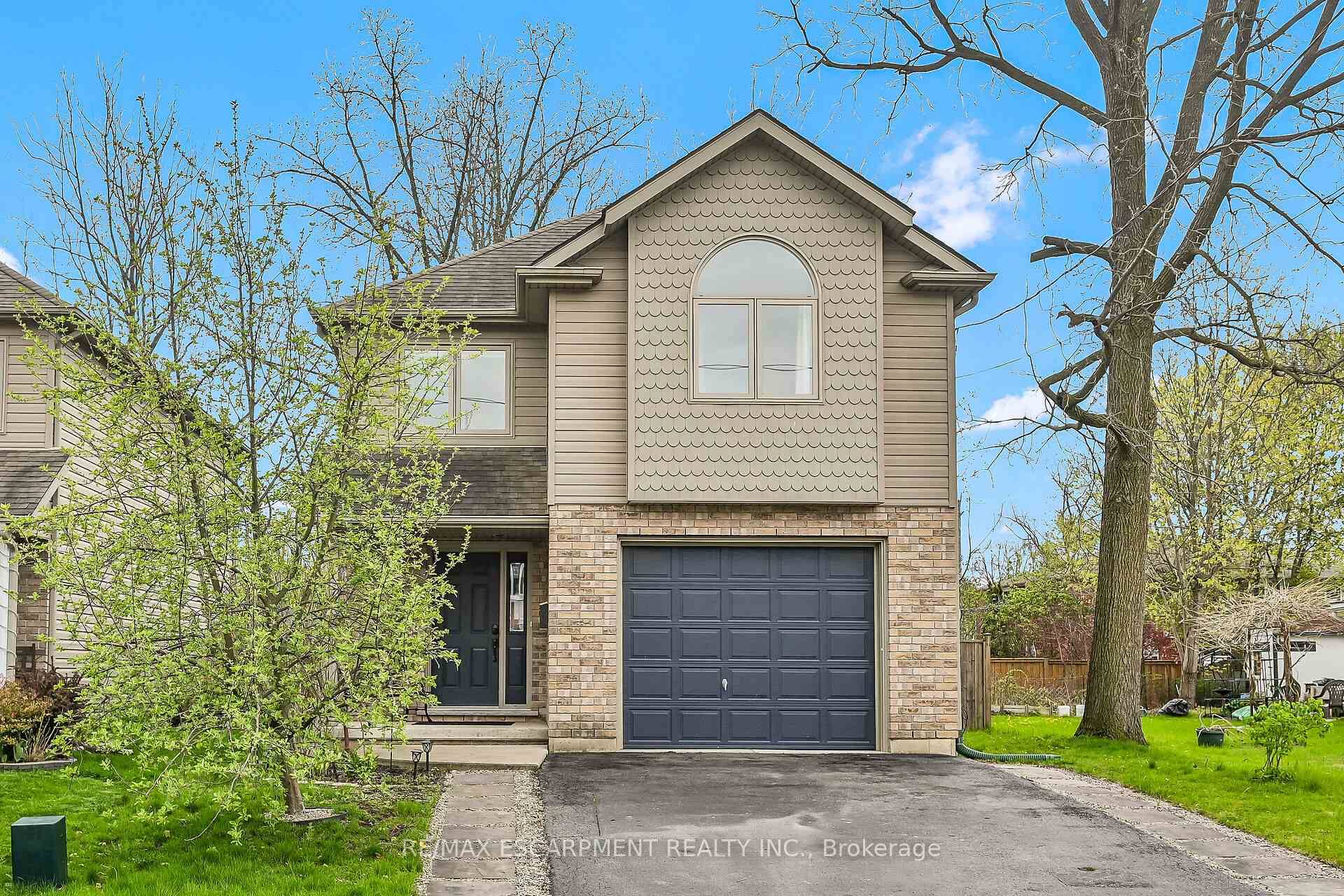 Bright and beautiful 15 year old 2 storey, 3 bedroom home on a quiet street in West Brant with almost 1840 square feet above grade, plus partially finished basement cool ...