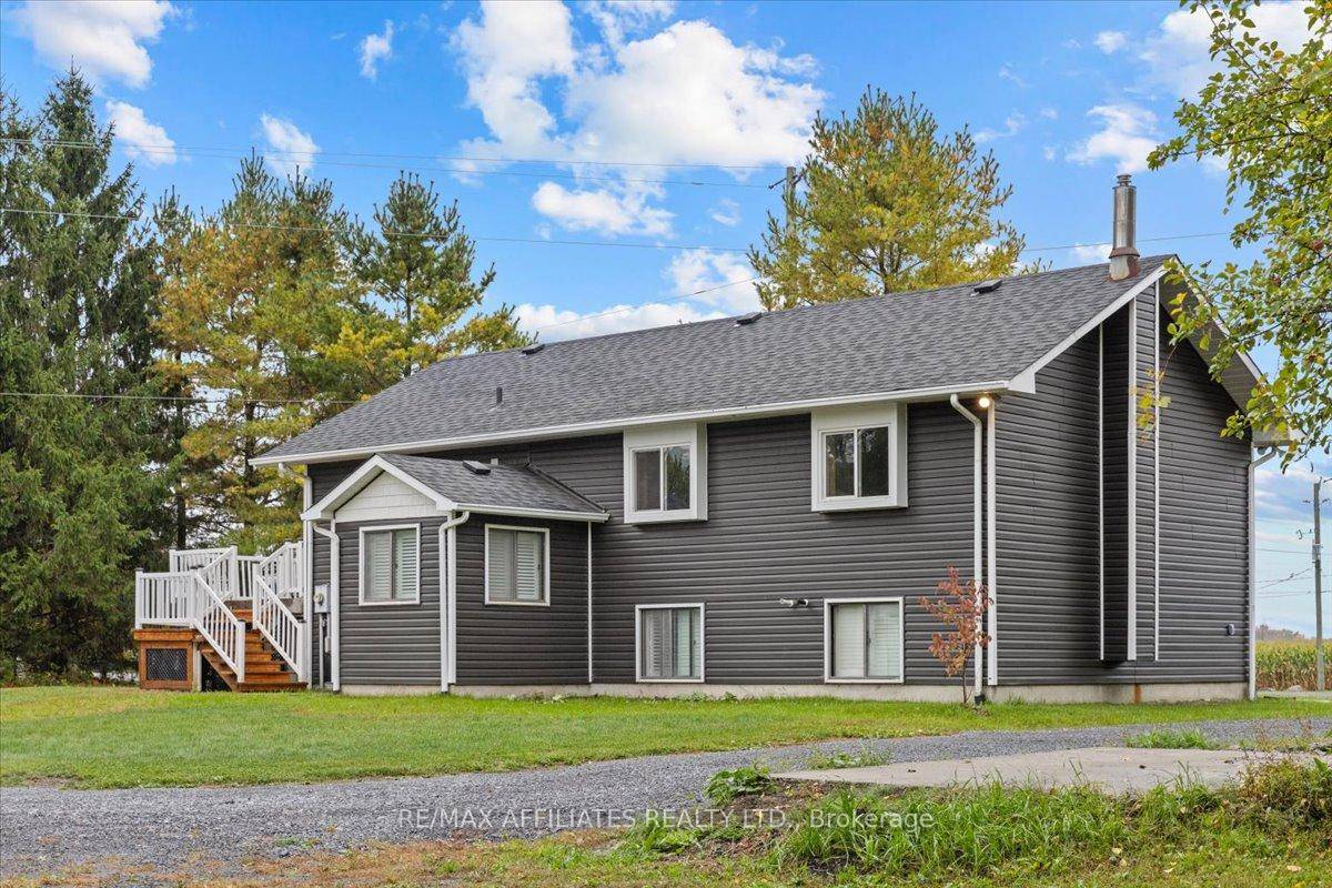 Space, privacy, and versatility, this country home in Hammond delivers it all.