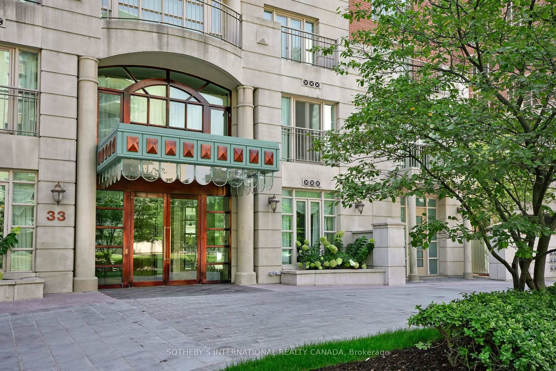 'Elevated' living ! Prestigious address known for it's timeless elegance and classic architecture offering a lifestyle of comfort and urban conveniences, including being steps from the subway, shops, restaurants, entertainment, ...