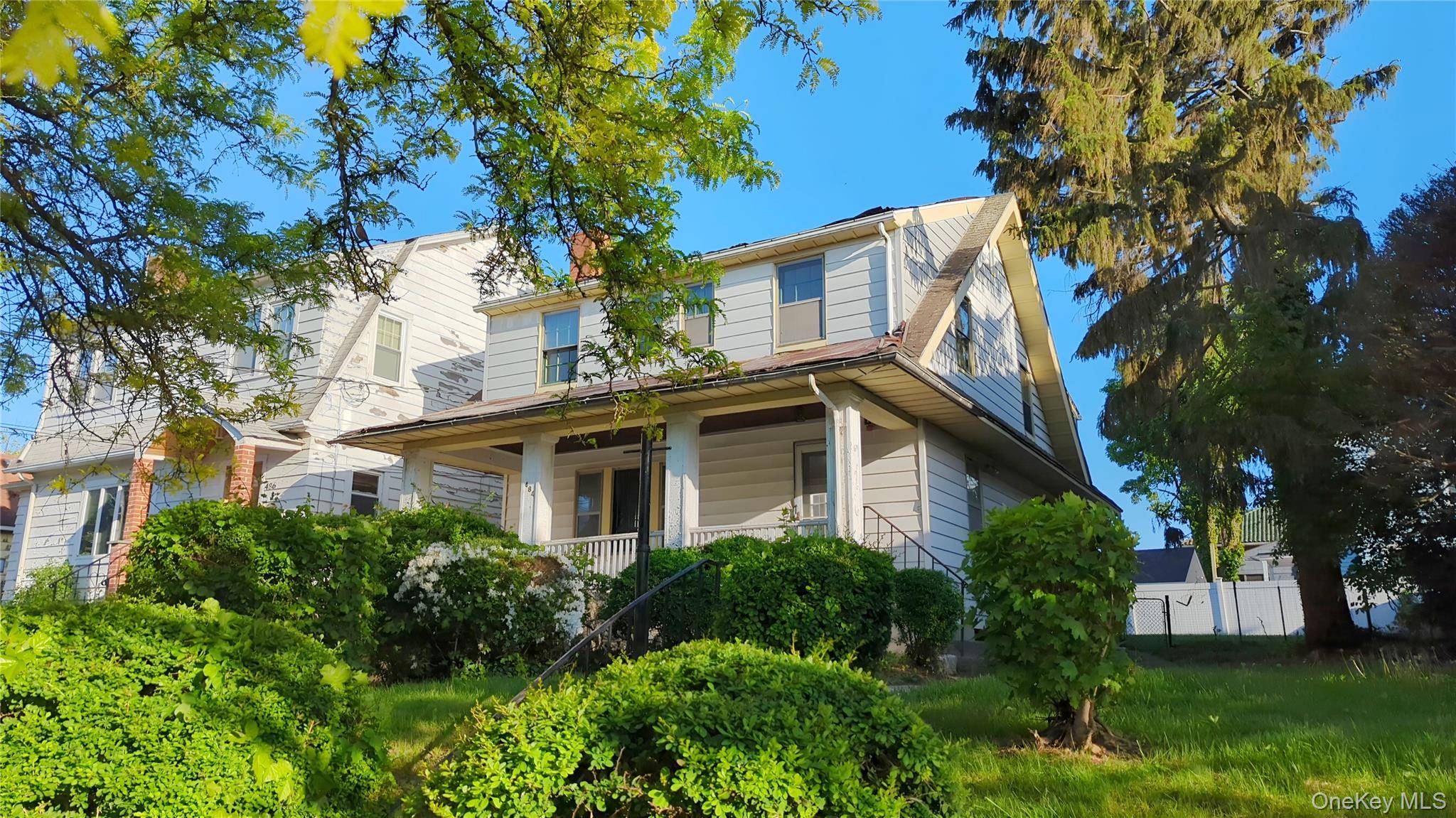 City Adjacent Living. Experience the tranquility of suburban life birds chirping, trees swaying in the breeze all while enjoying the convenience and energy of city living in Mount Vernon Heights.