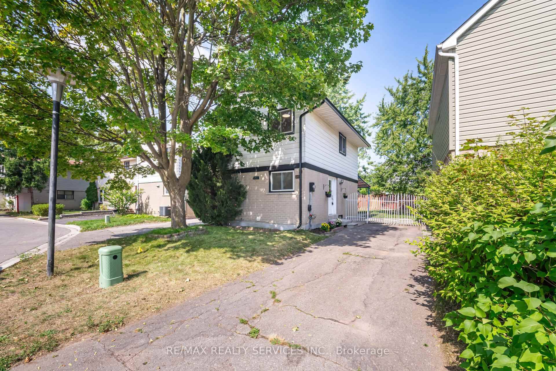 Welcome to 20 Green Hills Sq, Brampton !