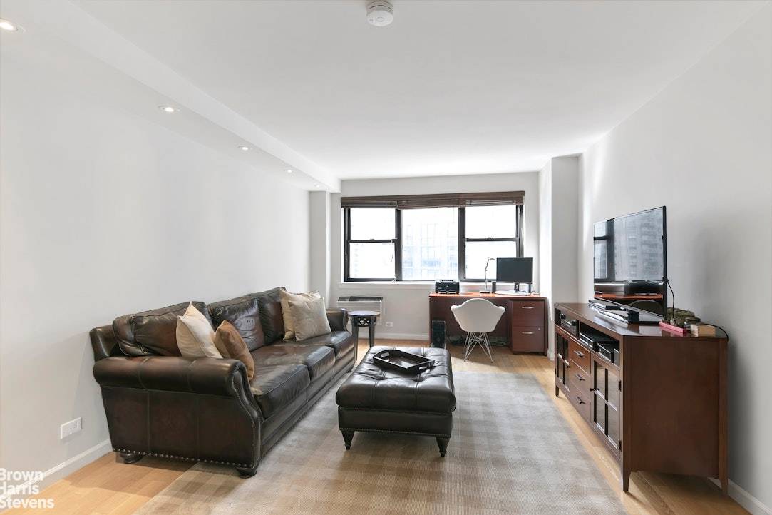 This newly renovated, move in ready one bedroom, with bright southern exposures is a rare find.