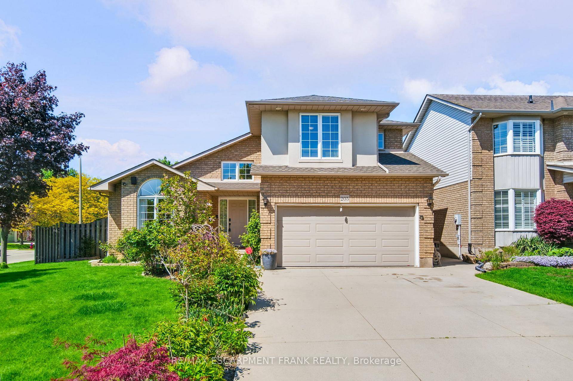 Stunning 3 bedroom, 2. 5 bathroom home nestled in a peaceful enclave of Glanbrook, ideally located between Rymal and Twenty Rd, just off the Hamilton Mountain.