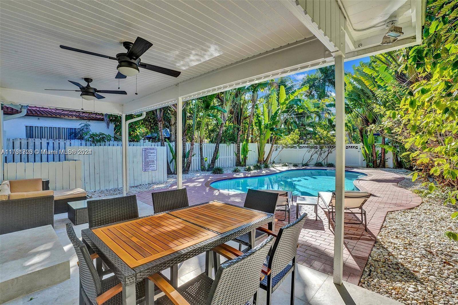 Beautiful 5 bed 2 bath pool by Hollywood Beach.