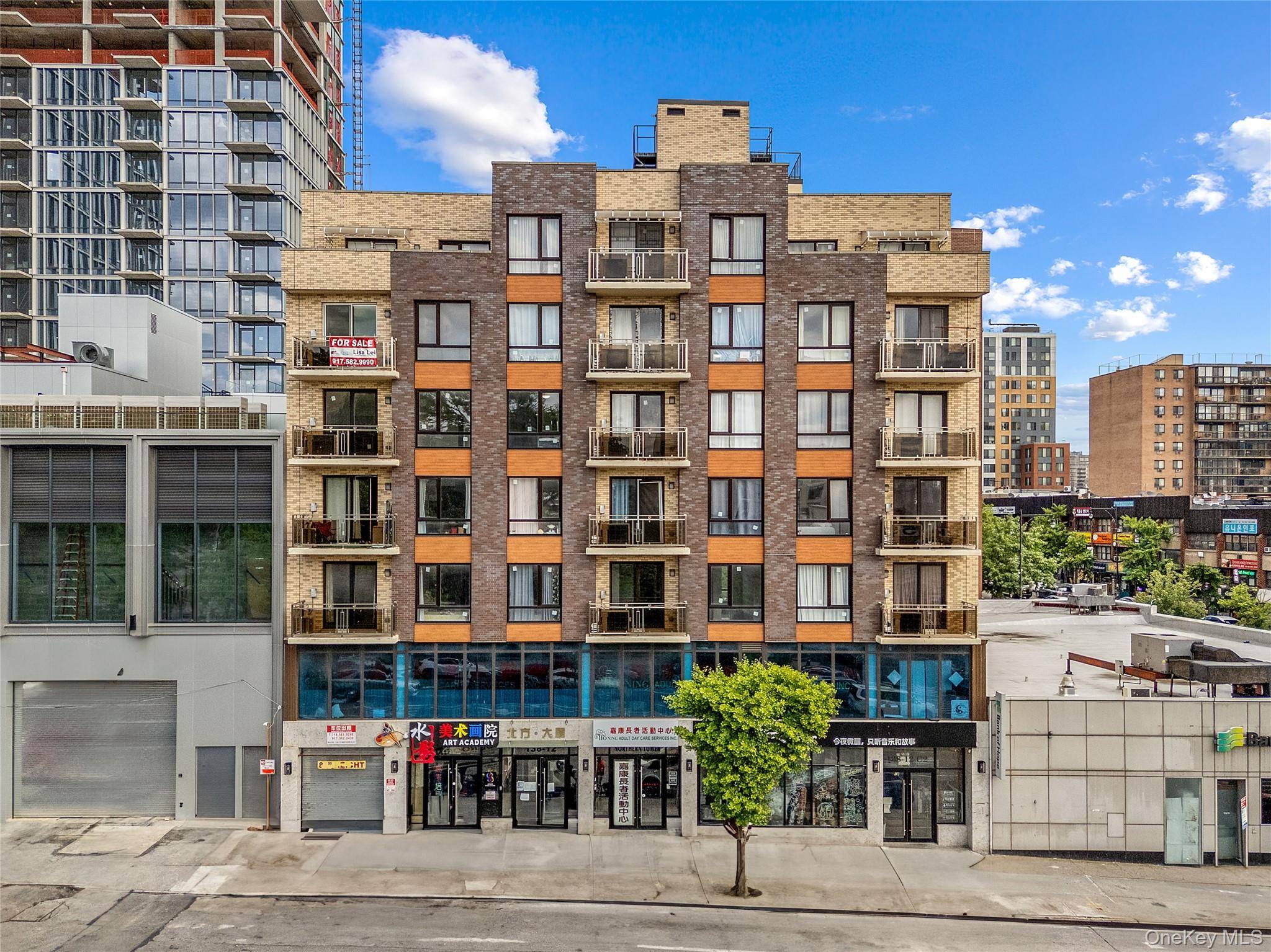 New Luxury Condo in Prime Flushing Location Rare opportunity to own an extra large one bedroom condominium in the heart of Flushing.