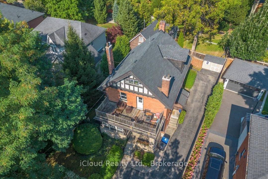 Downtown Burlington Living by the Lake !