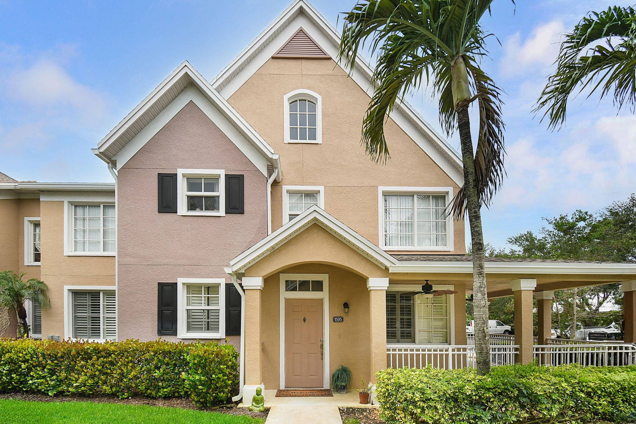 This Turnkey 2 2 condo offers the perfect blend of comfort and convenience.