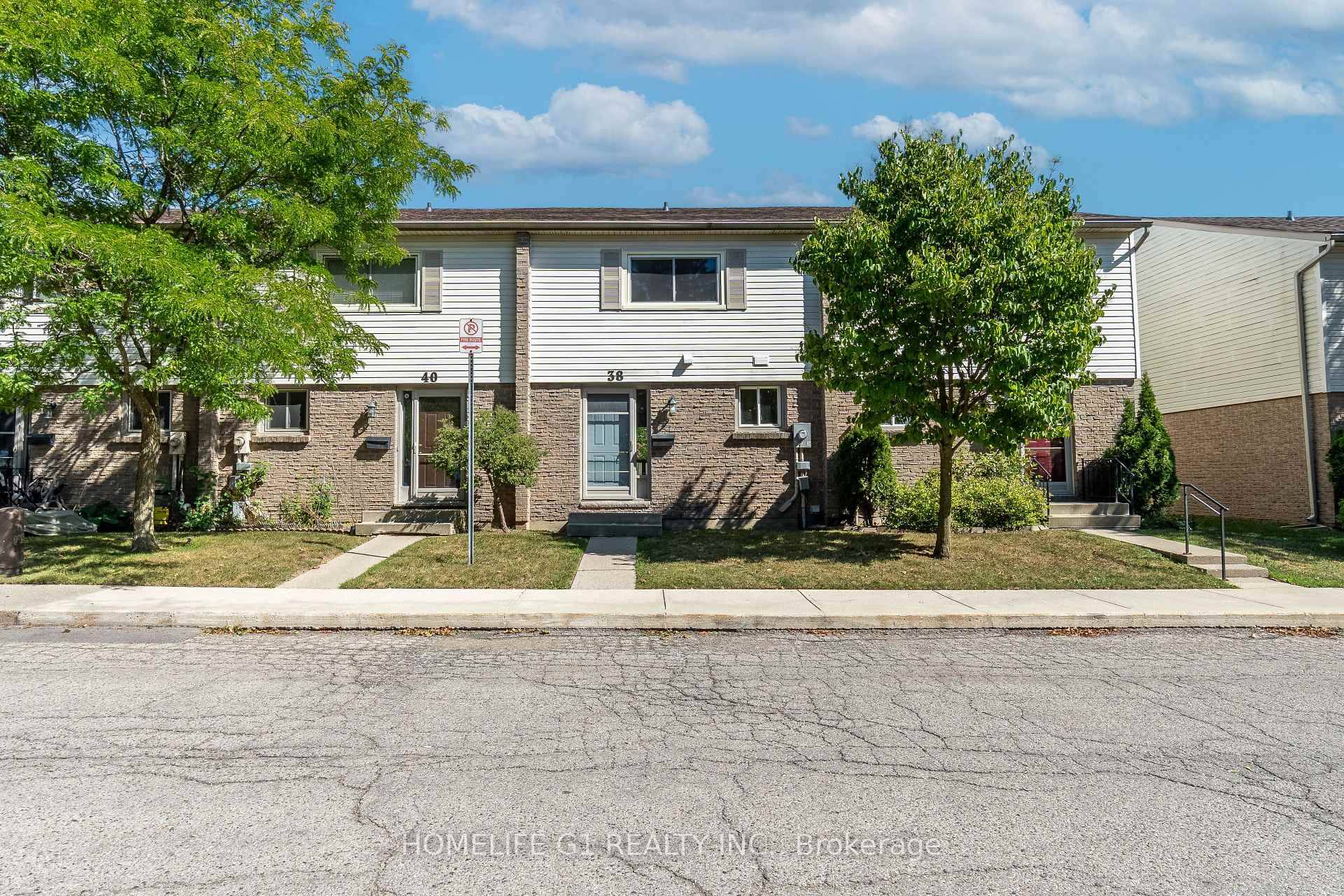 Welcome to this beautifully upgraded condo townhome !