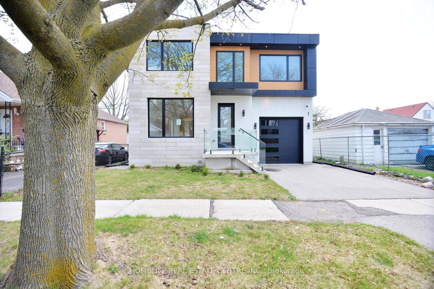 This exceptional custom home offers Approx.
