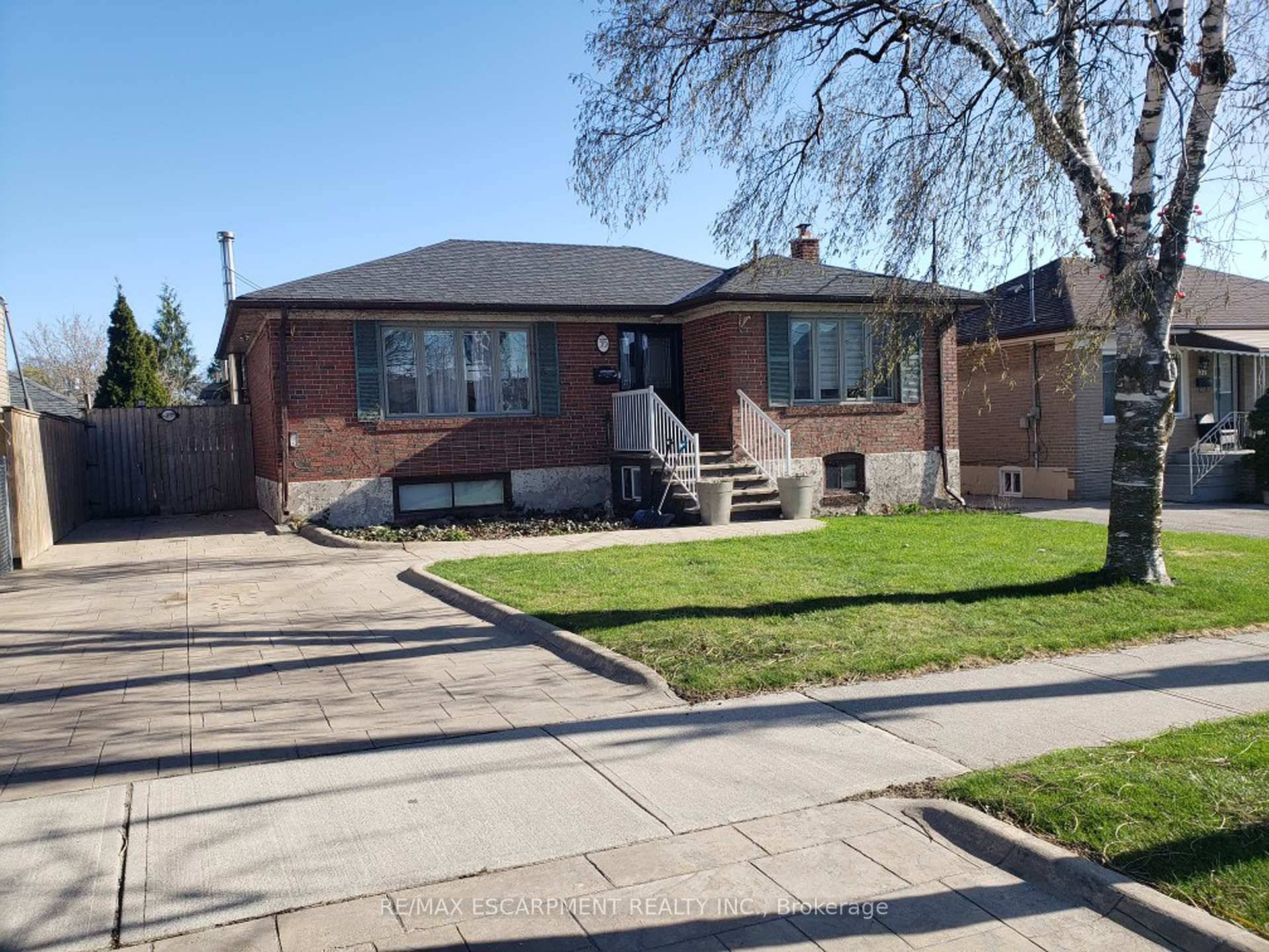 A Renovators Dream ! Perfect For Families Looking For An ABOVE GROUND IN LAW SUITE Or Investors !