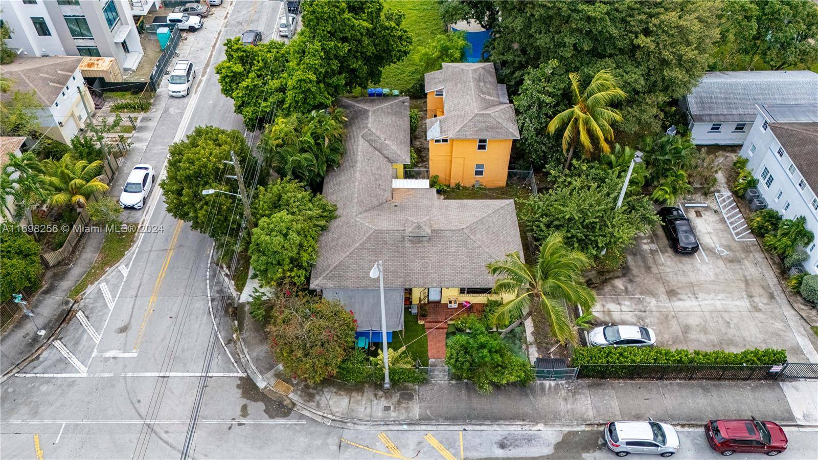 Chariff Realty Group proudly presents an exceptional investment opportunity within Miami s thriving real estate market.