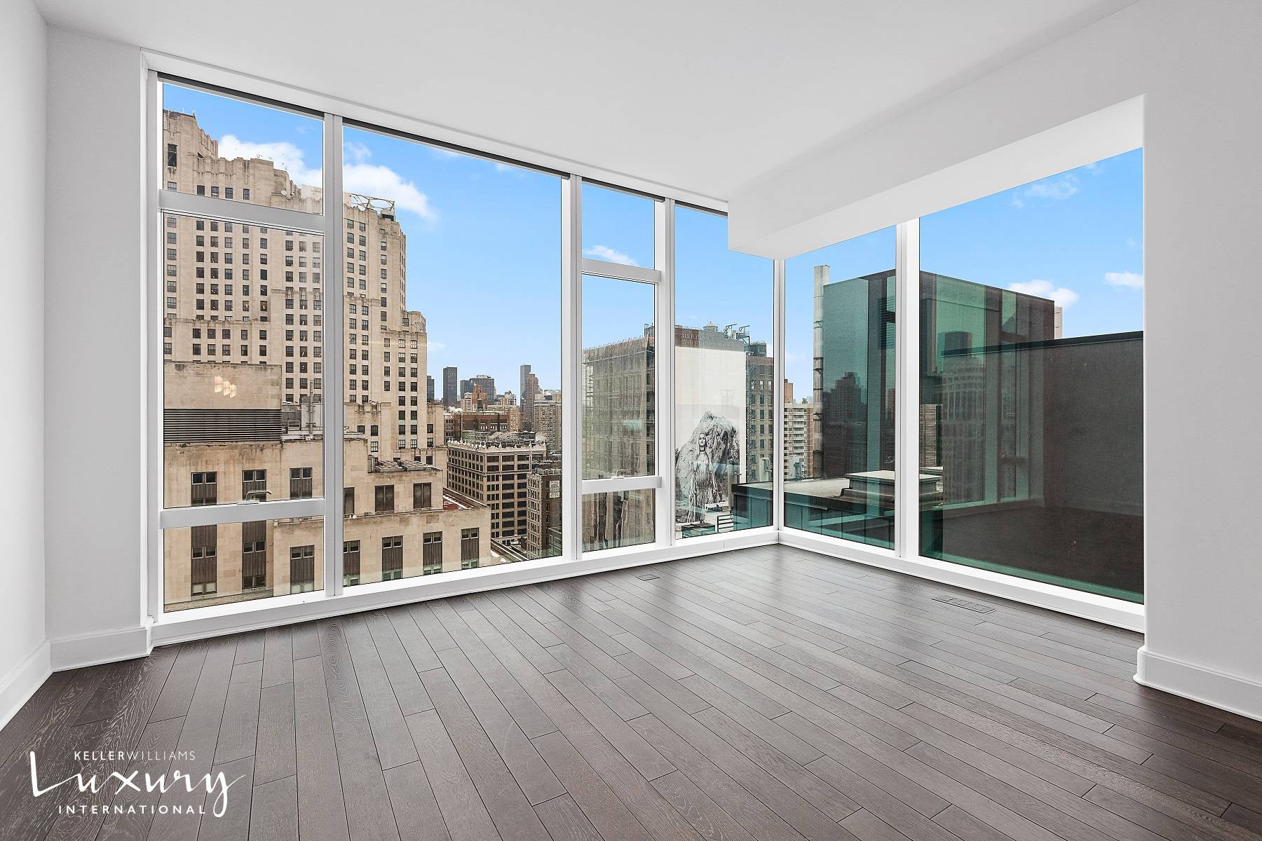Prepare to be DAZZLED ! Magnificent home, pied a terre or investment option !