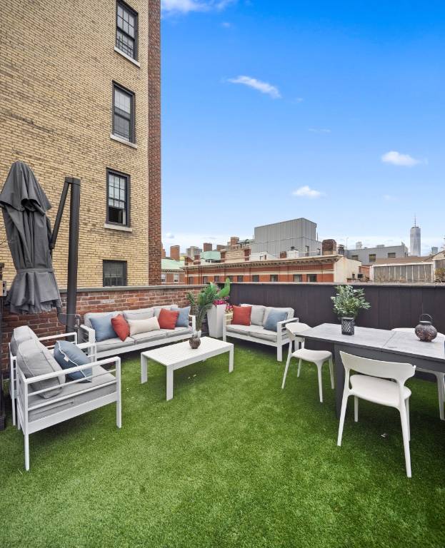 In the heart of Greenwich Village, only steps away from Washington Park, this duplex 3 bedroom, 3 bathroom terraced apartment has both landmarked charm and modern conveniences.