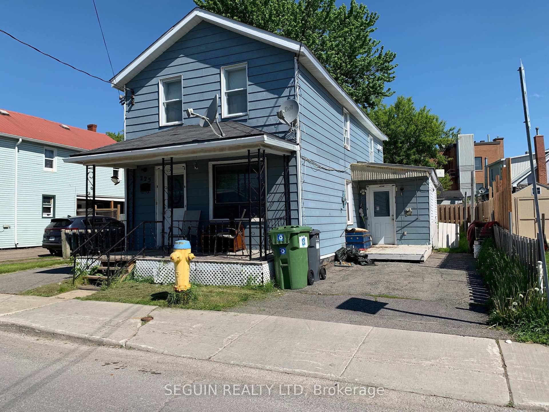 CALLING ALL INVESTORS ! AFFORDABLE DUPLEX !