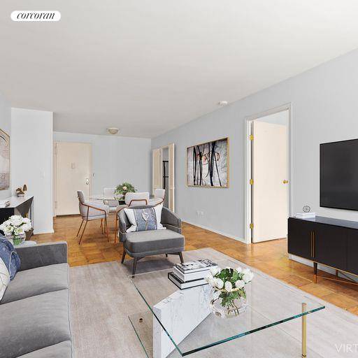 In the hear of Lincoln Square, awaits this bright and quiet Junior 1 bedroom.
