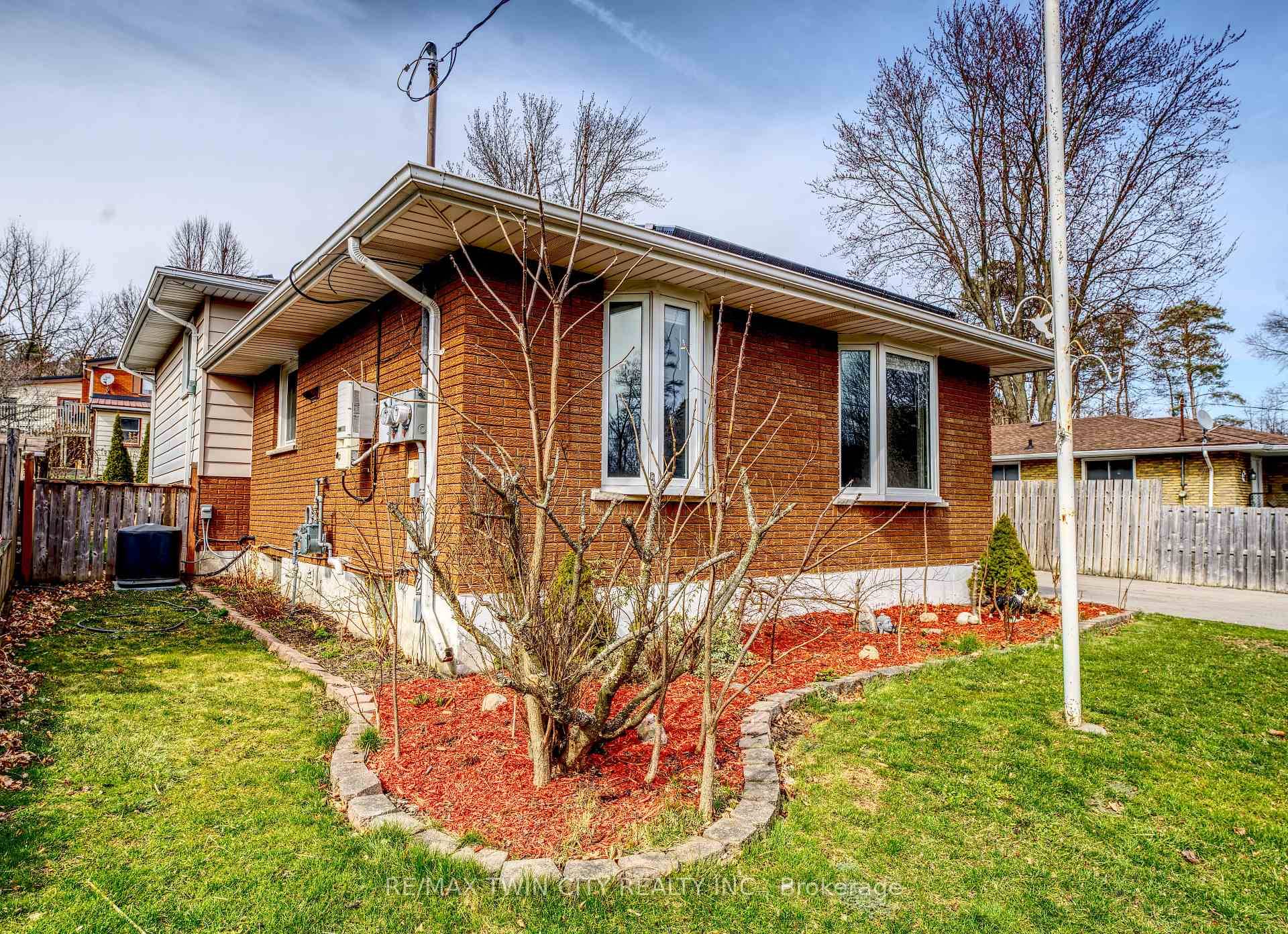 Welcome to 26 Ashton Drive, an exquisite 4 level backsplit that exemplifies refined living in one of Simcoe's most coveted neighbourhoods.