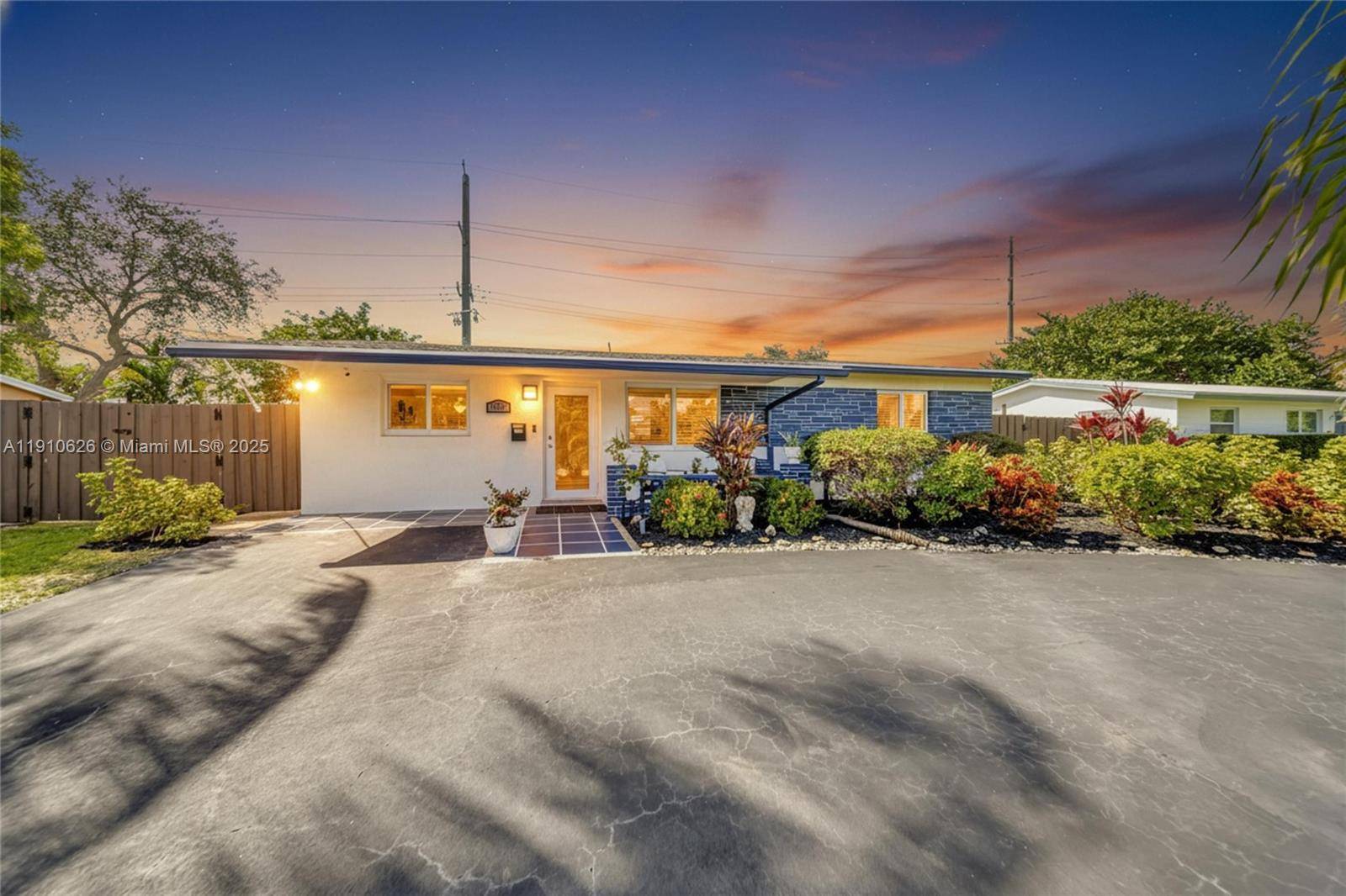PRICE IMPROVED ! Welcome to this Gorgeous, one of a kind 3 2 in Oakland Park.