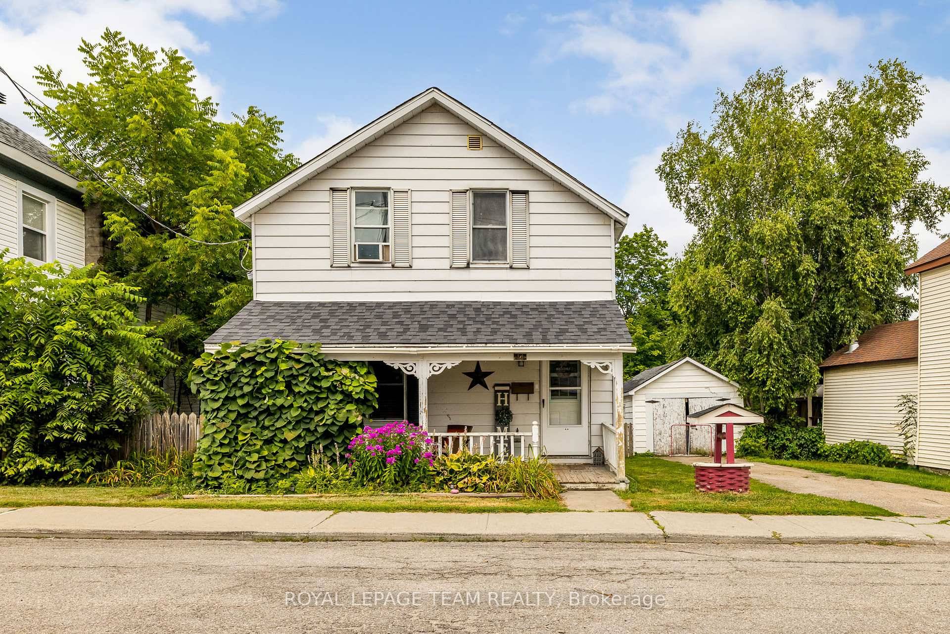 Charming Updated Century Home, Walk to the Water amp ; Downtown Smiths Falls !