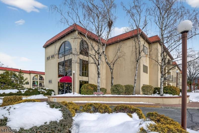 Welcome to this beautifully renovated and well maintained 2 bedroom, 1 bath condo located at the Renaissance Manor in the heart of Clifton.