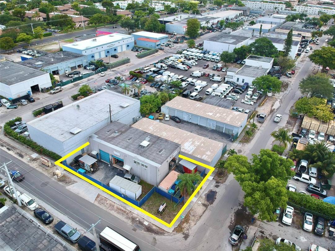 Industrial warehouse for rent in Washington Park neighborhood of Hollywood.