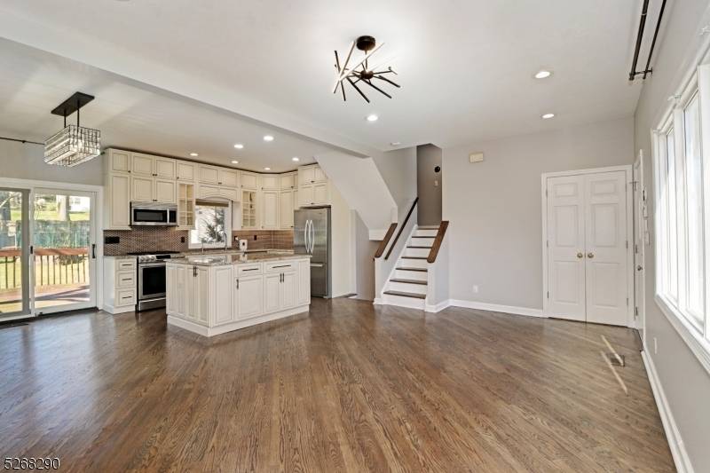 Located in a premium section of the town, this spacious 4 Bed 3 Full Bath single family home awaits you as your new address in Livingston !