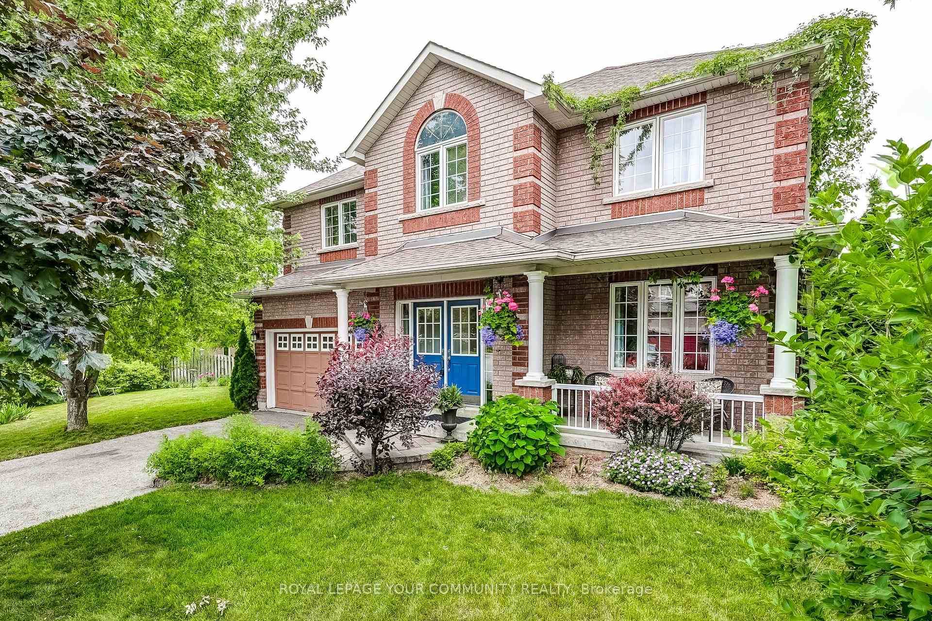 Nestled in the heart of a sought after neighbourhood, Just a stroll from schools and family friendly parks.