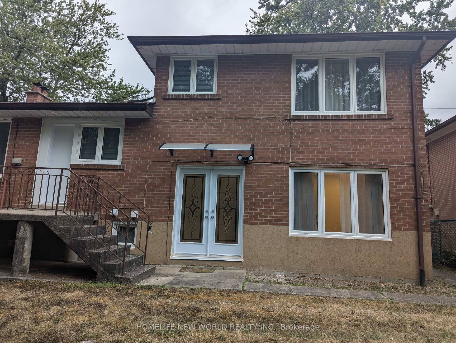 Newly Renovated Spacious amp ; Bright large 1 1 Bedroom on the Ground Floor !