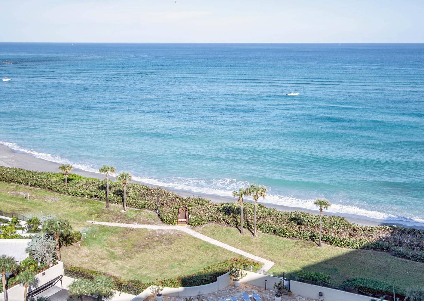 Beachside condo with magnificent Ocean views.