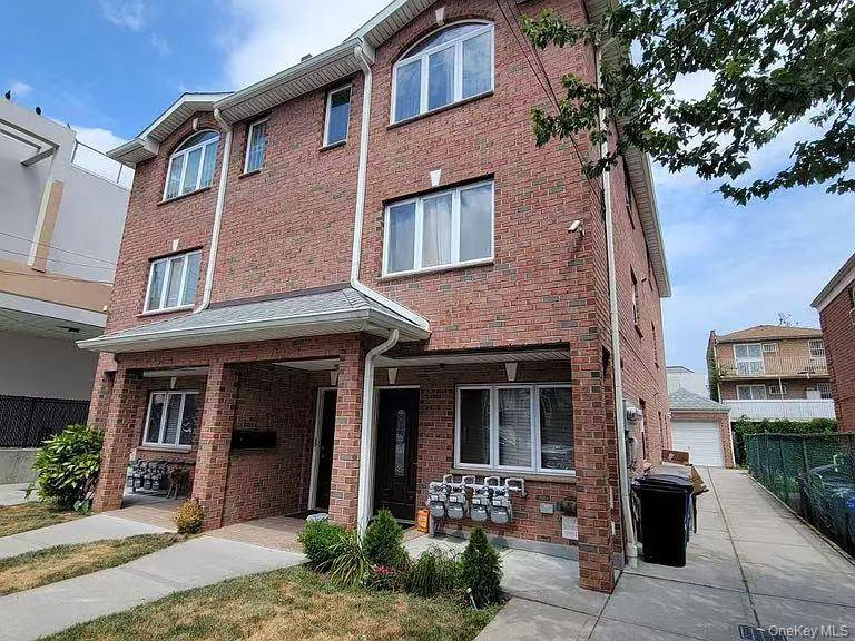 Great multiple family investment property, Like new beautiful house is located in central north flushing with easy access to either LIRR or Shops.
