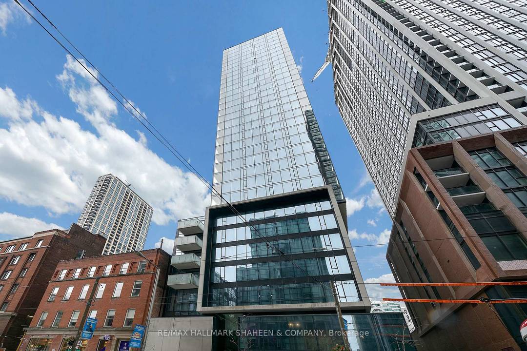 Step into 11 Charlotte St, PH04 a fully furnished, bright and spacious penthouse residence in the heart of King West, offering unobstructed city and sunset views.