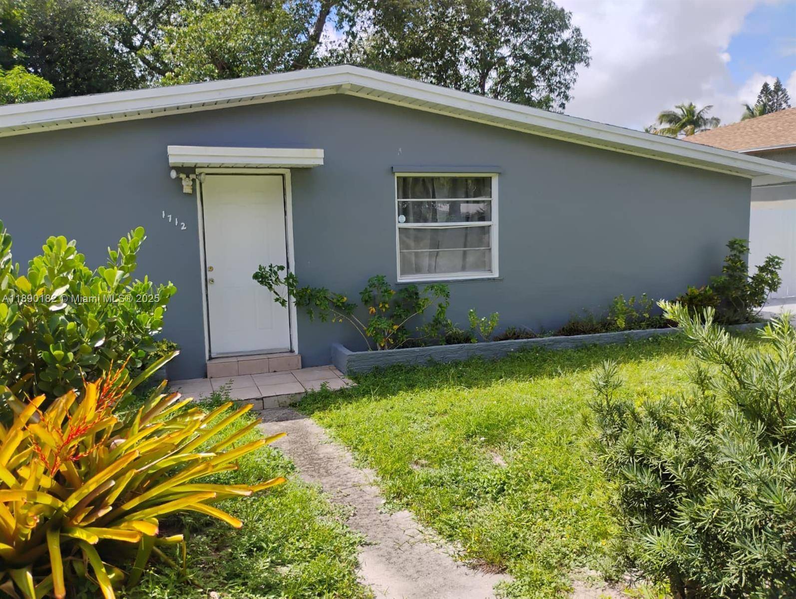 BEAUTIFUL AND SPACIOUS 3 BEDROOM, 1 BATH SINGLE FAMILY HOME IN THE HEART OF LAUDERDALE.