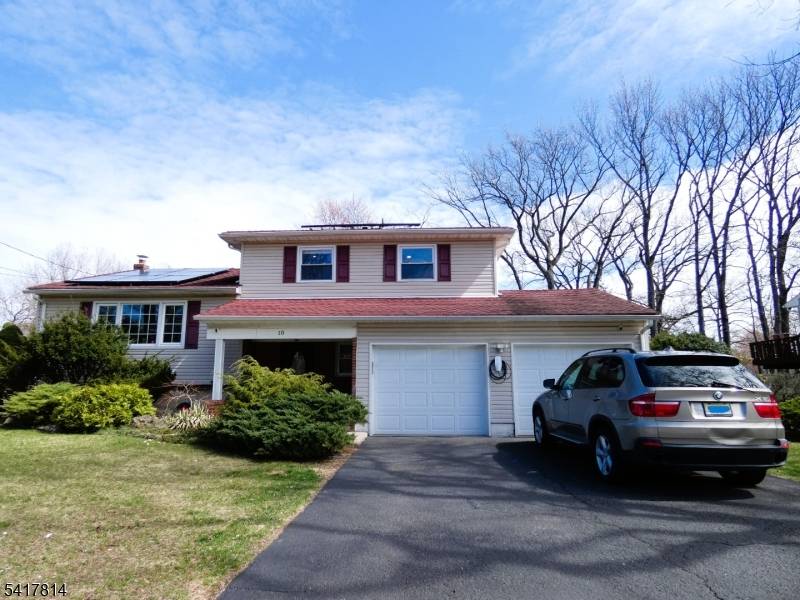 Stunning West Facing buyer to verify 3 Bedroom, 2 Bath Home in sought after North Edison School District JP Stevens High School has a 9 rating.
