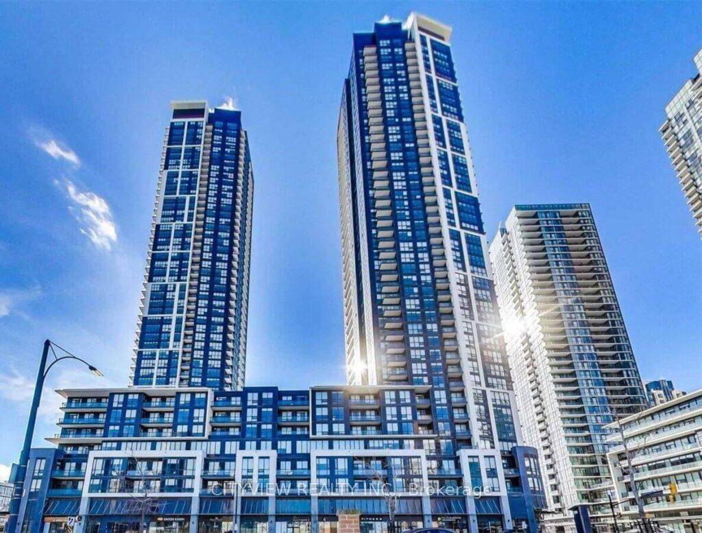 Stunning newly renovated 2 bedroom 2 bath in the much sought after PSV Condo in the heart of downtown mississauga !