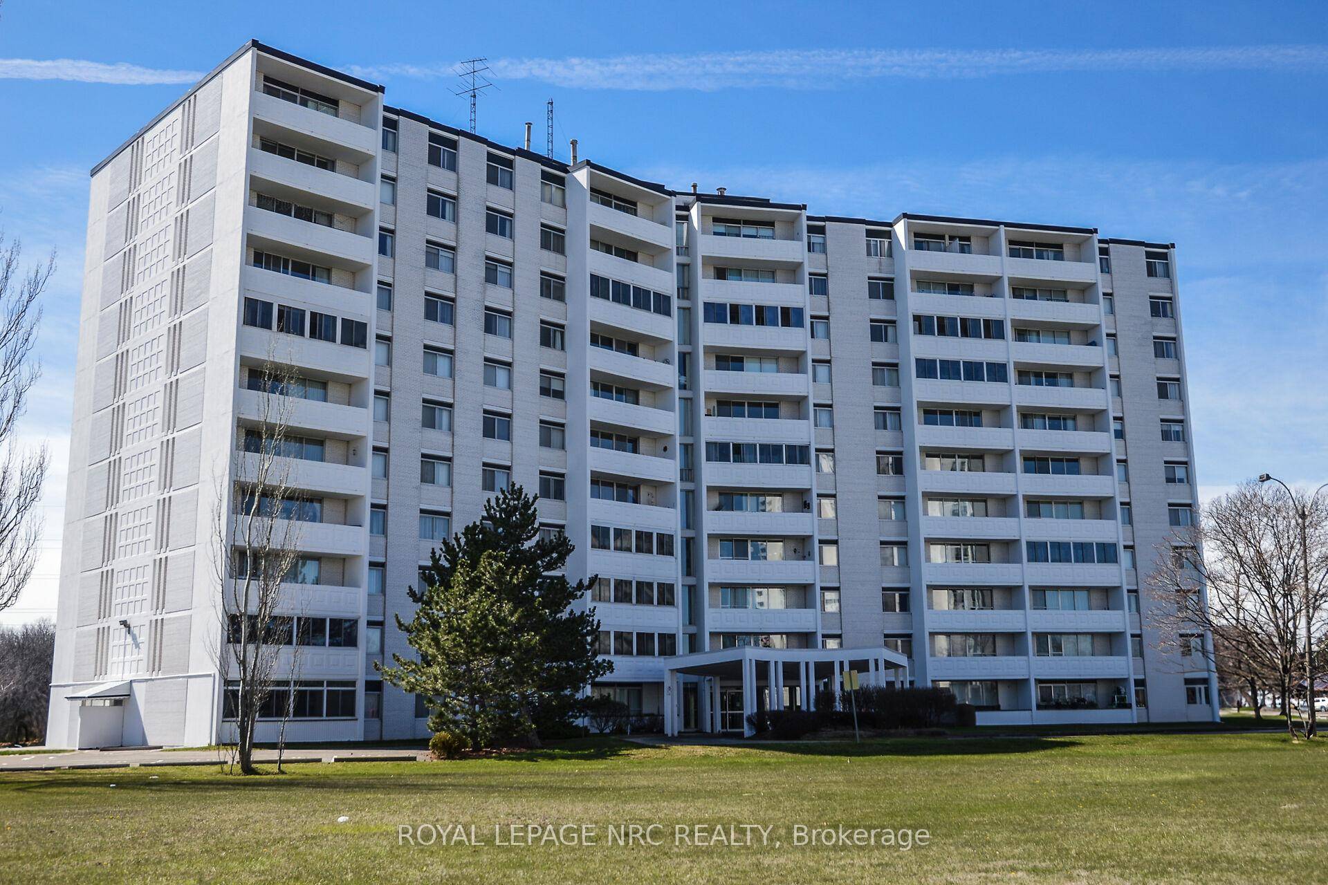 Welcome to this lovely Penthouse condo unit featuring 2 spacious bedrooms and 1.