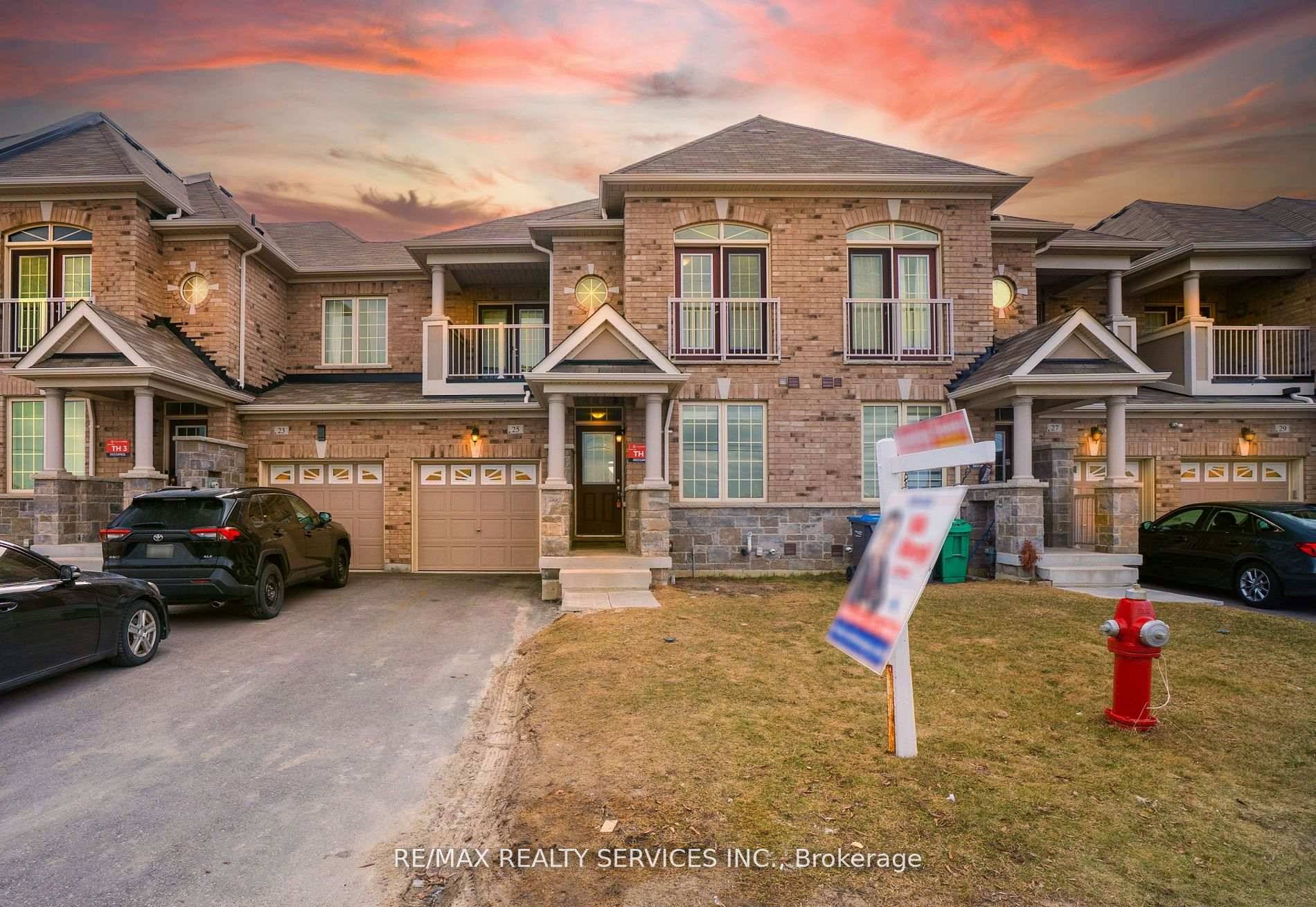 Welcome to this beautiful, well maintained freehold townhouse in a sought after community In High Demand Area Of Mayfield Village.