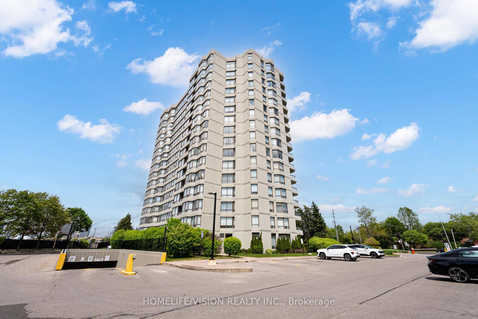Spectacular, Bright 2 Bedroom 2 washroom Unit with Southeast Exposure.