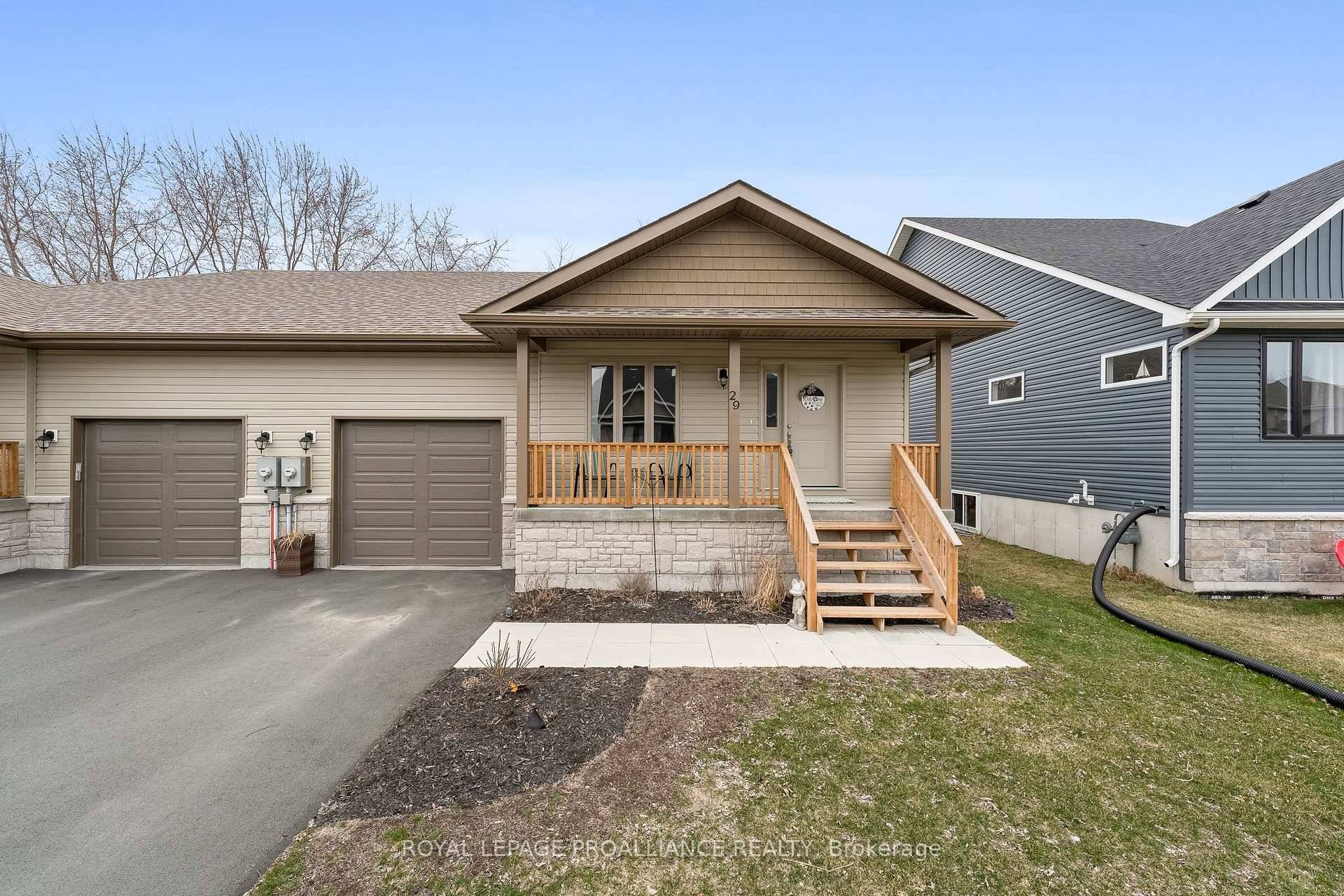 Welcome to 29 Rabbit Road where location truly makes the lifestyle !