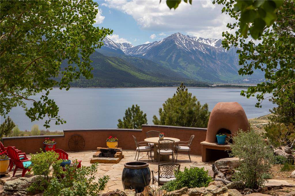 This is the mountain home you've been seeking.
