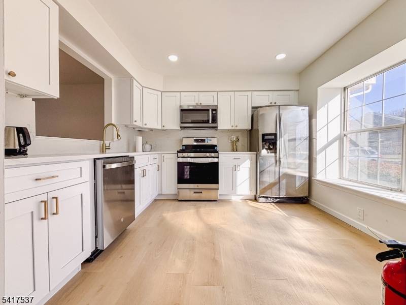 Beautifully and totally renovated townhouse located in a quiet and well maintained community.