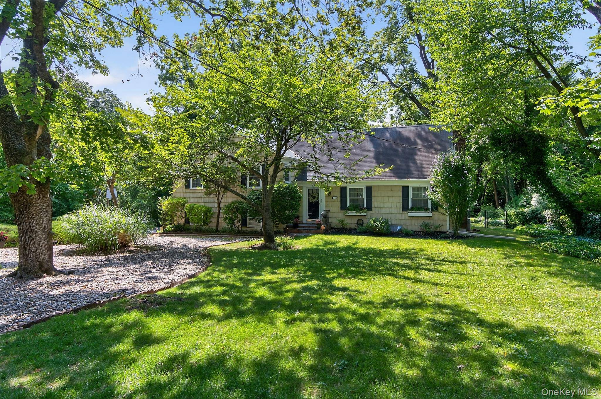 Charming four bedroom home in a beautiful neighborhood nestled on a picturesque street in one of the area's most desirable neighborhoods, this 4 bedroom, 2 1 2bth Split level home ...