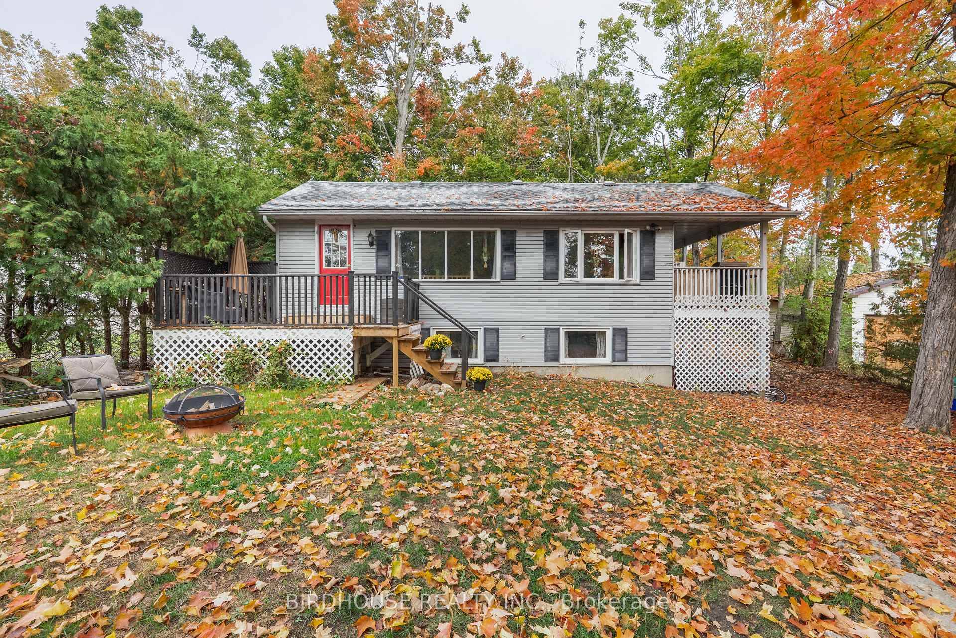 Tranquil rural living steps from Sturgeon Lake !