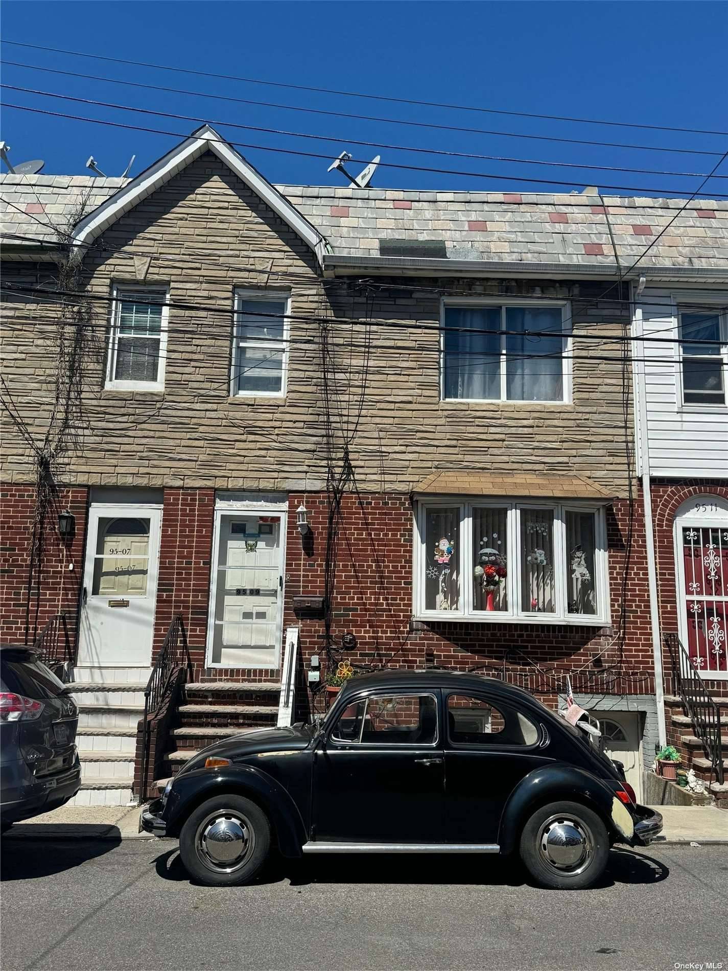 Single family home close to many shops, restaurants, and walking distance to transportation.
