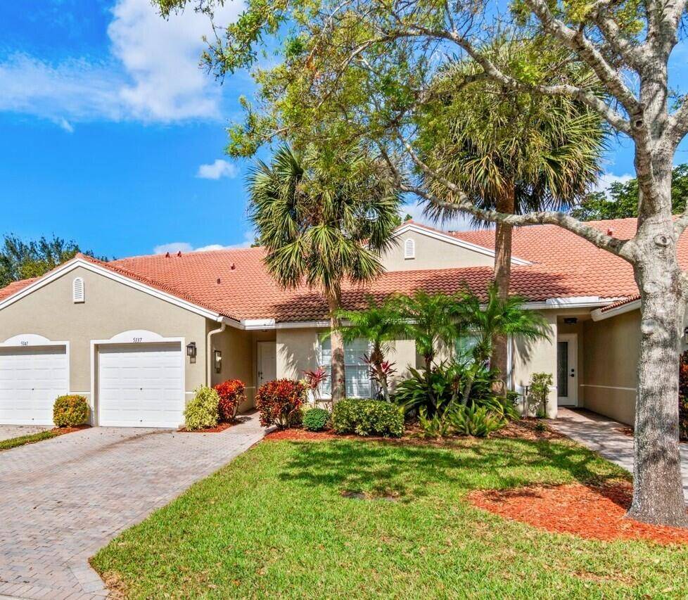 WELCOME HOME TO THIS BEAUTIFULLY MAINTAINED HOME !