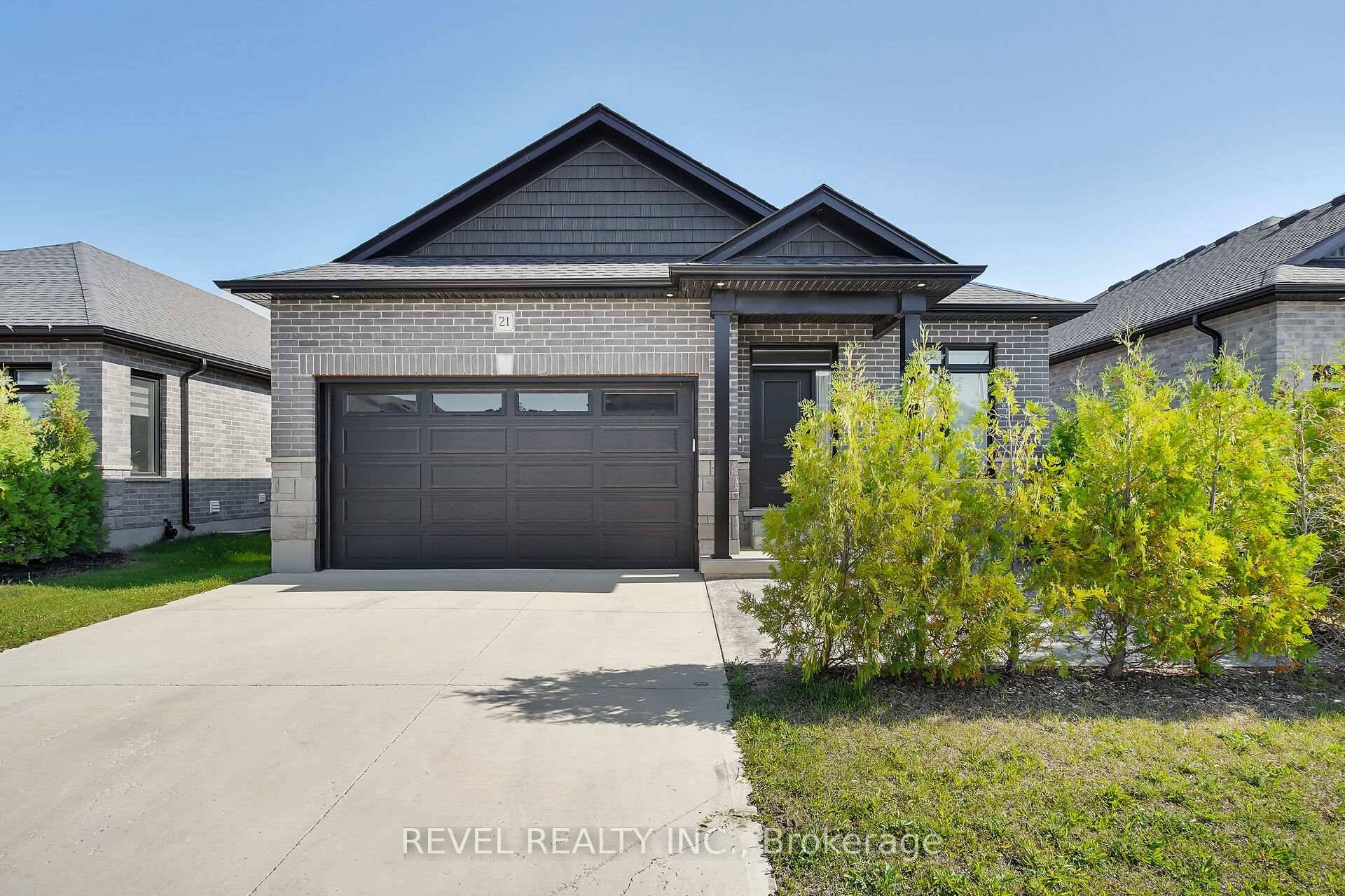 Just minutes west of London, this stunning 2021 built home offers over 1, 520 sq.