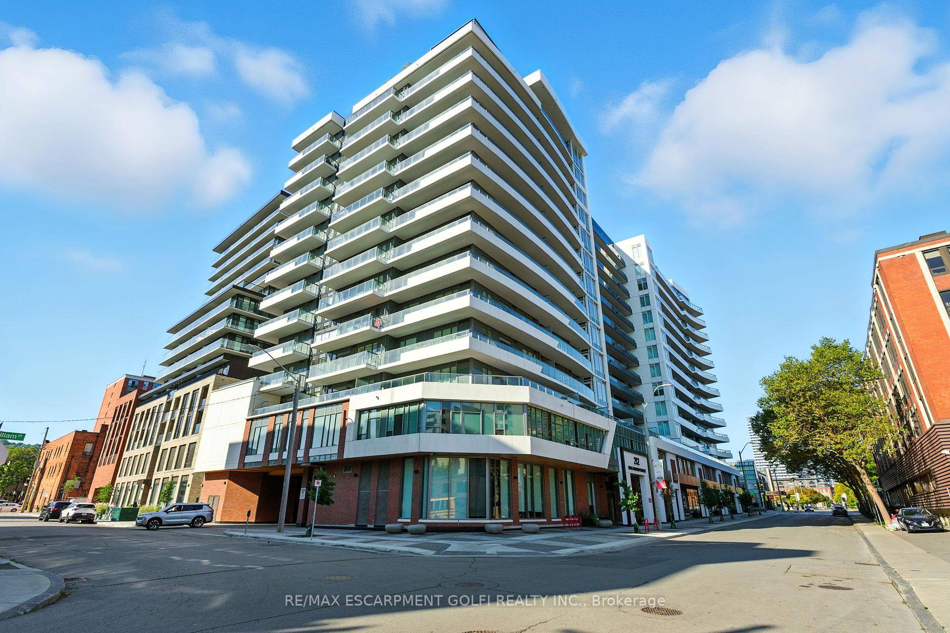 Experience stylish urban living at its finest in this beautiful Kiwi Condo, ideally located in the heart of downtown Hamilton.