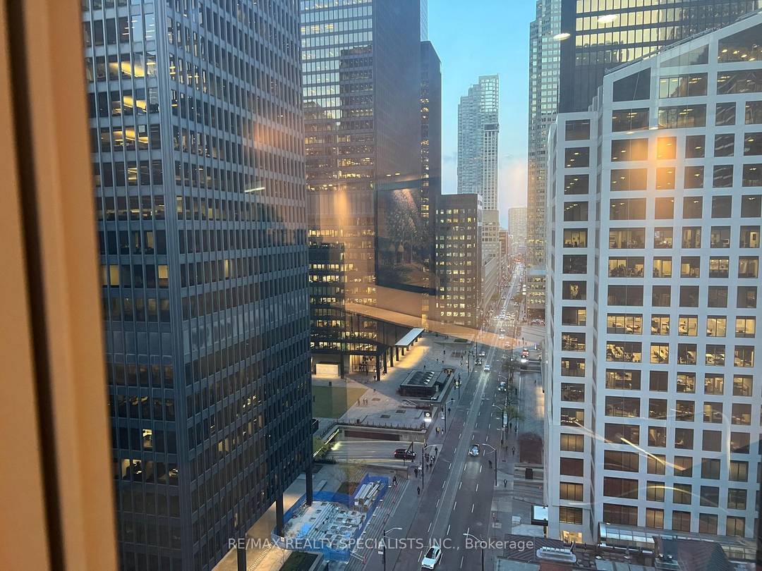 Welcome to Empire Plaza, where downtown living meets comfort and convenience in this amazing suite in great shape and great location About 1500 S.