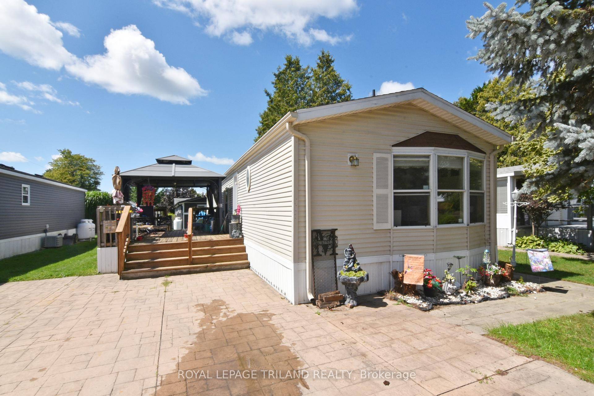 FOUR SEASON 3 Bedroom 2 Bath Mobile Home in Woodhaven Resort.